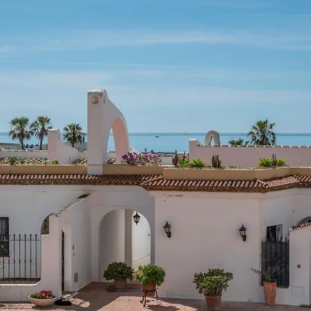 Puerto Cabopino Retreat | Sunny Terraces & Pool شقة ماربيا