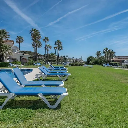 Puerto Cabopino Retreat | Sunny Terraces & Pool * ماربيا