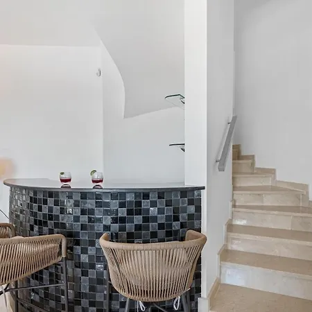 Puerto Cabopino Retreat | Sunny Terraces & Pool شقة *